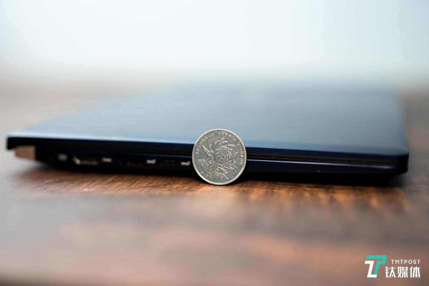 厚度并不算极致，但也算得上轻薄