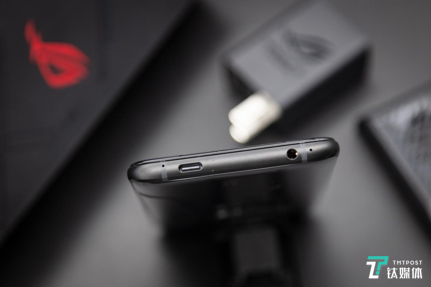 底部Type-C&3.5mm耳机接口