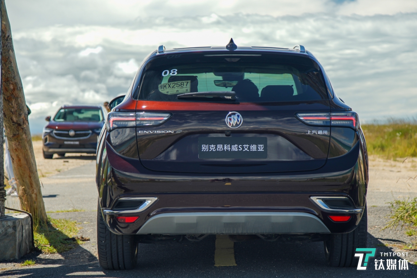 带流水转向功能的专属晶透尾灯