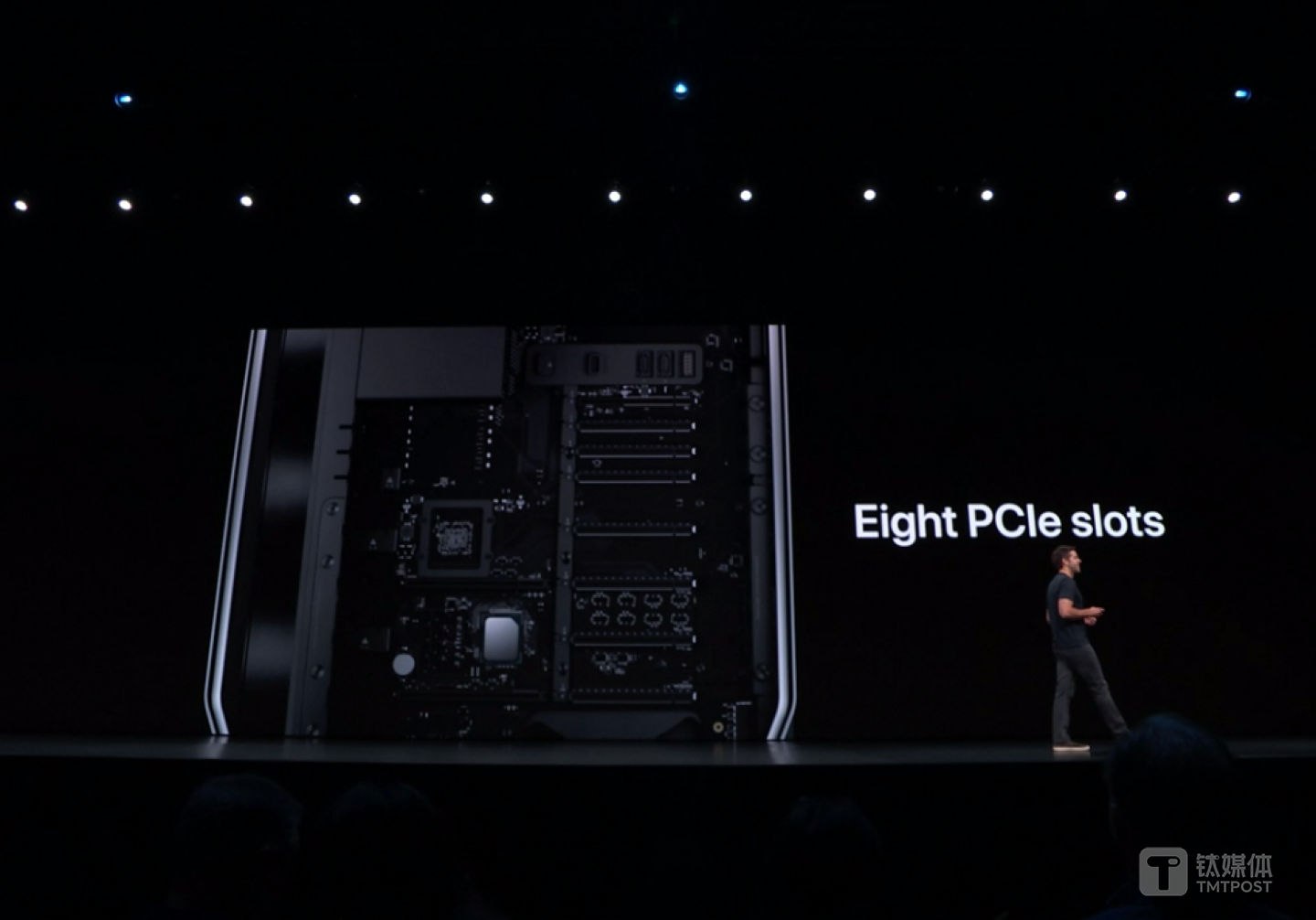 8 个 PCIe 接口，土豪第一台攒出来的白苹果