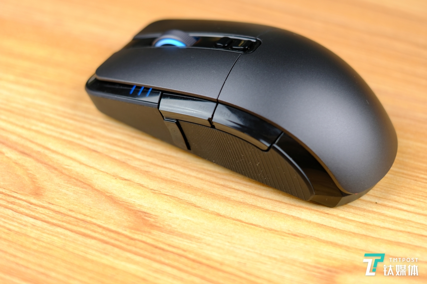 小米游戏鼠标-侧边 DPI 提示灯