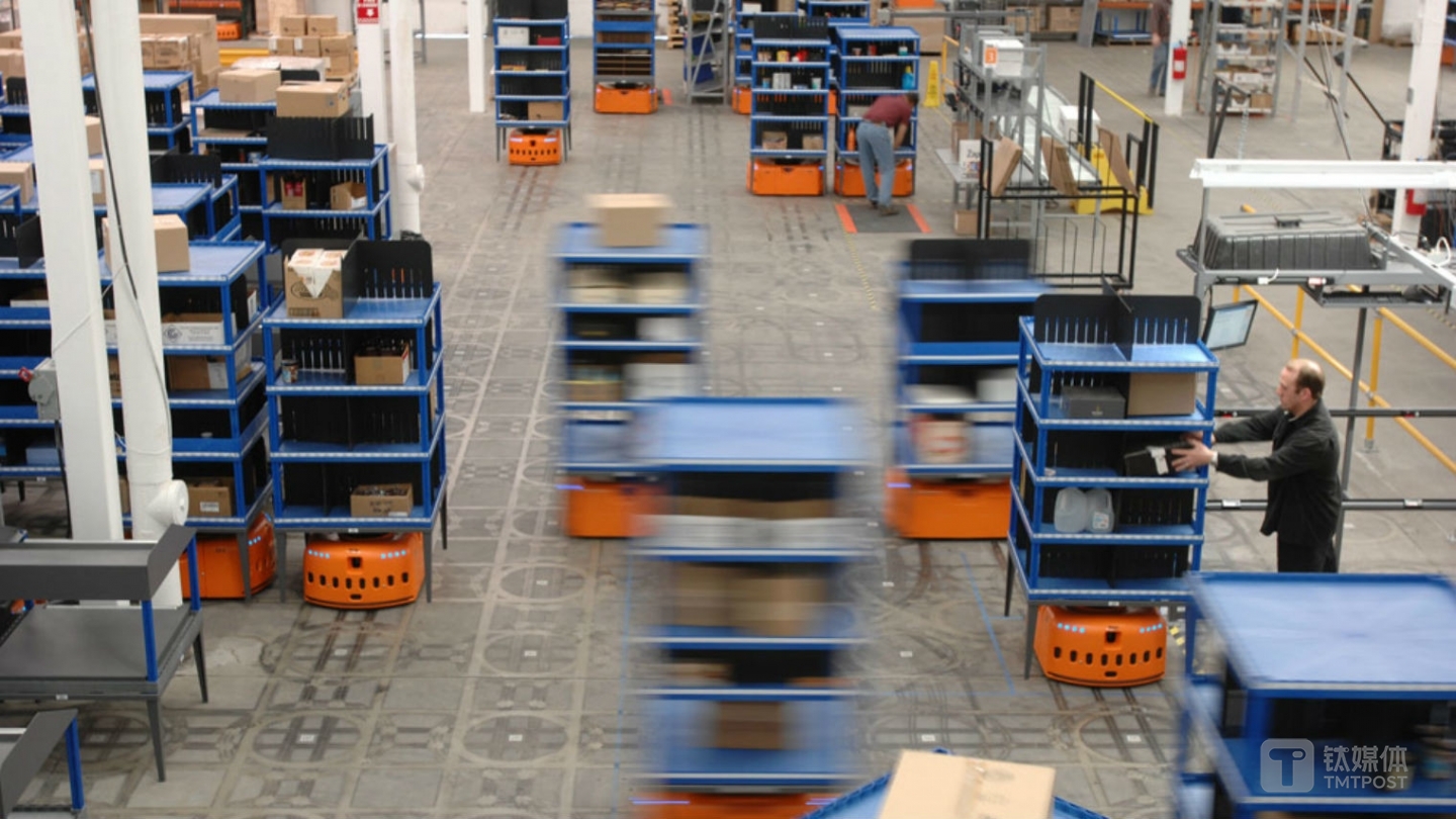 在收购 Kiva Systems 后，Amazon 打造出了世界上最庞大的仓库机器人集群