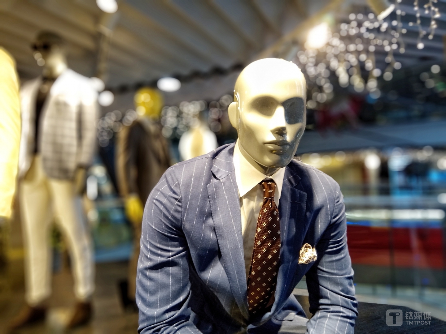 背景虚化模式焦距：mm 光圈：f/ 快门速度：1/s ISO: