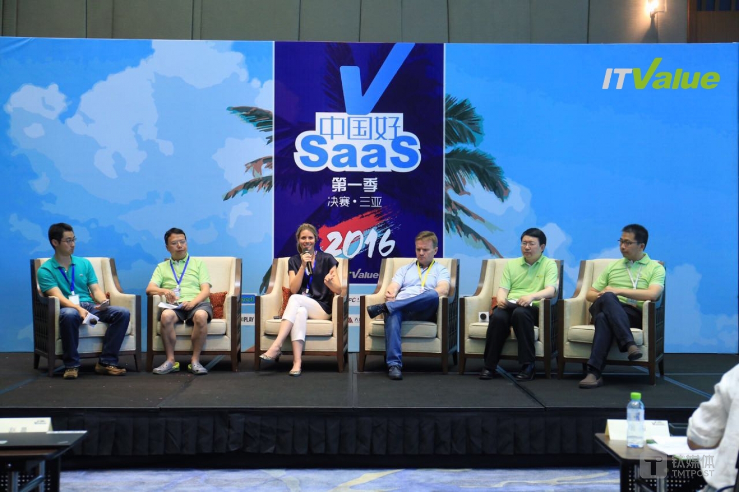 现场头脑风暴：企业和CIO如何与创业者共同搭建企业创新生态。参与者分别是万达集团CIO朱战备，PNP COO Candace Widdoes，Paypal早期投资人、23seed合伙人、云椿基金合伙人Peter Davison，超级导购创始人、CEO彭一，天鹰资本合伙人陈越，由PNP中国区管理合伙人赵晨主持。