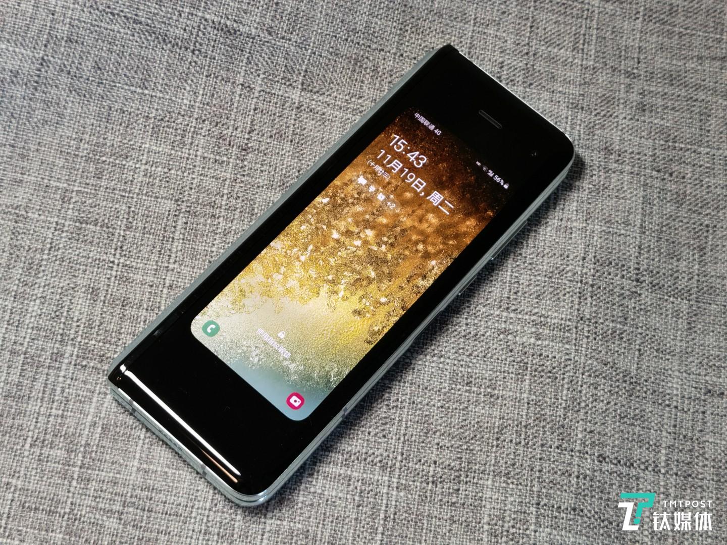 4.6英寸外屏可以做一些简单操作