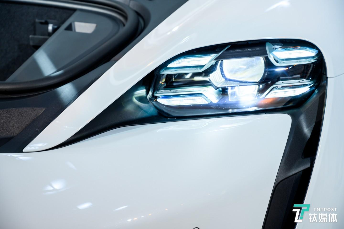 Taycan头灯设计