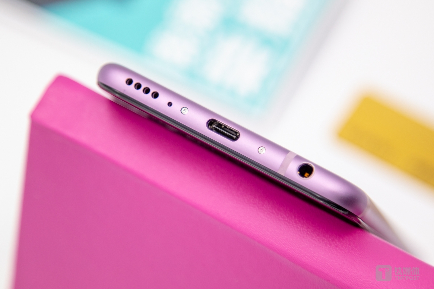 机身底部保留了3.5mm耳机接口和Typc-C接口