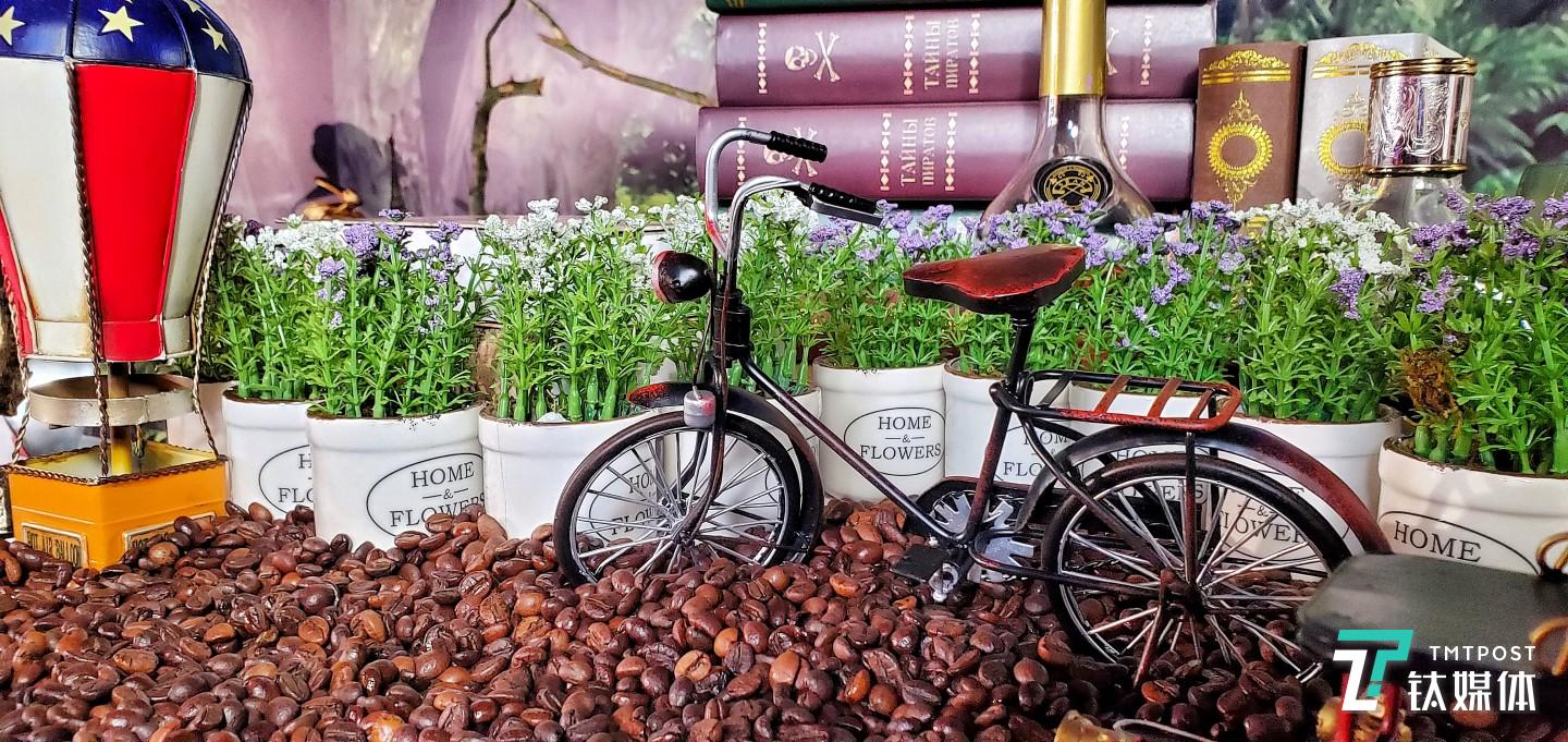 更多实拍样张  焦距：mm 光圈：f/ 快门速度：1/s ISO: