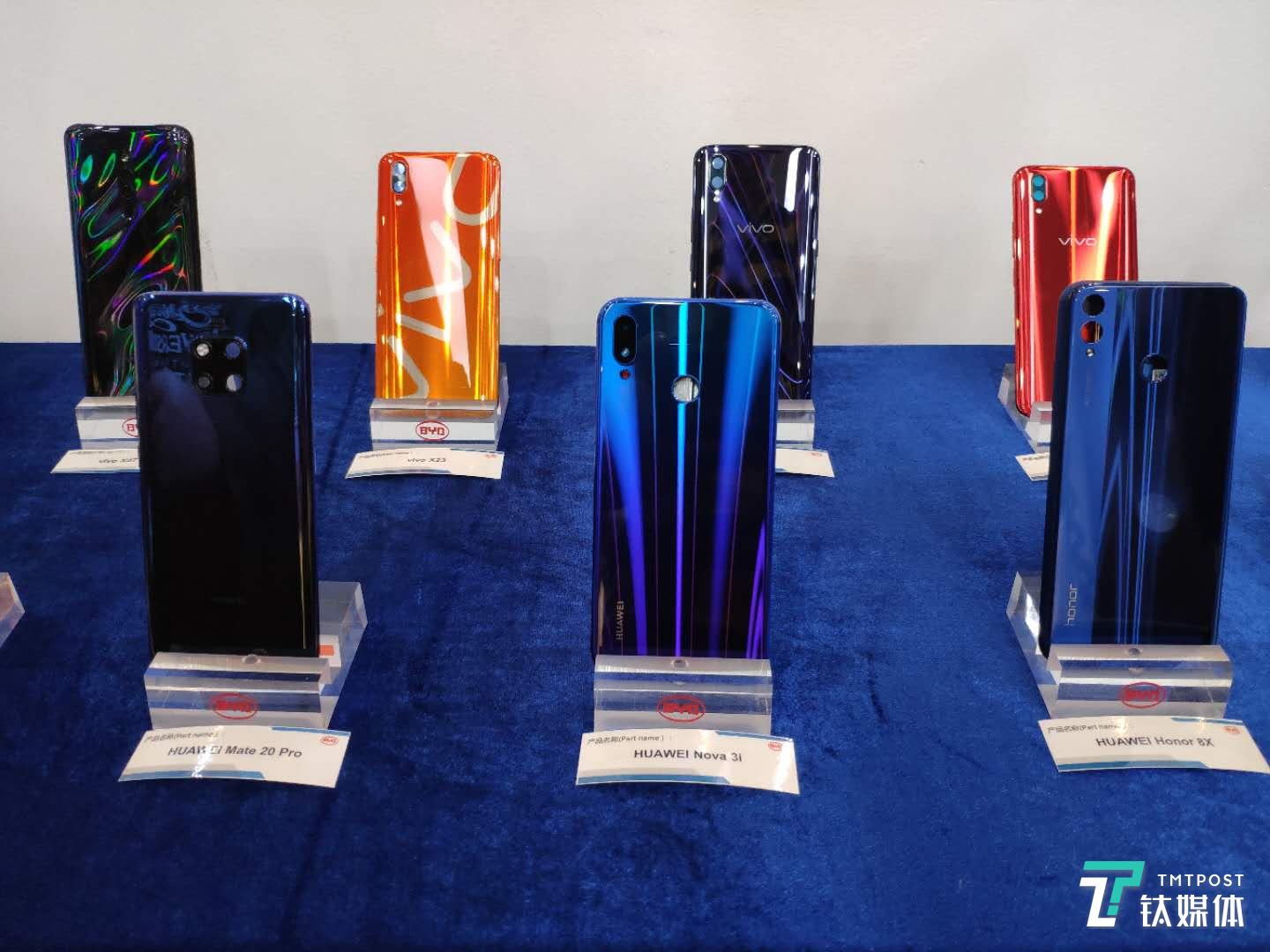 各种色彩和工艺的手机后壳