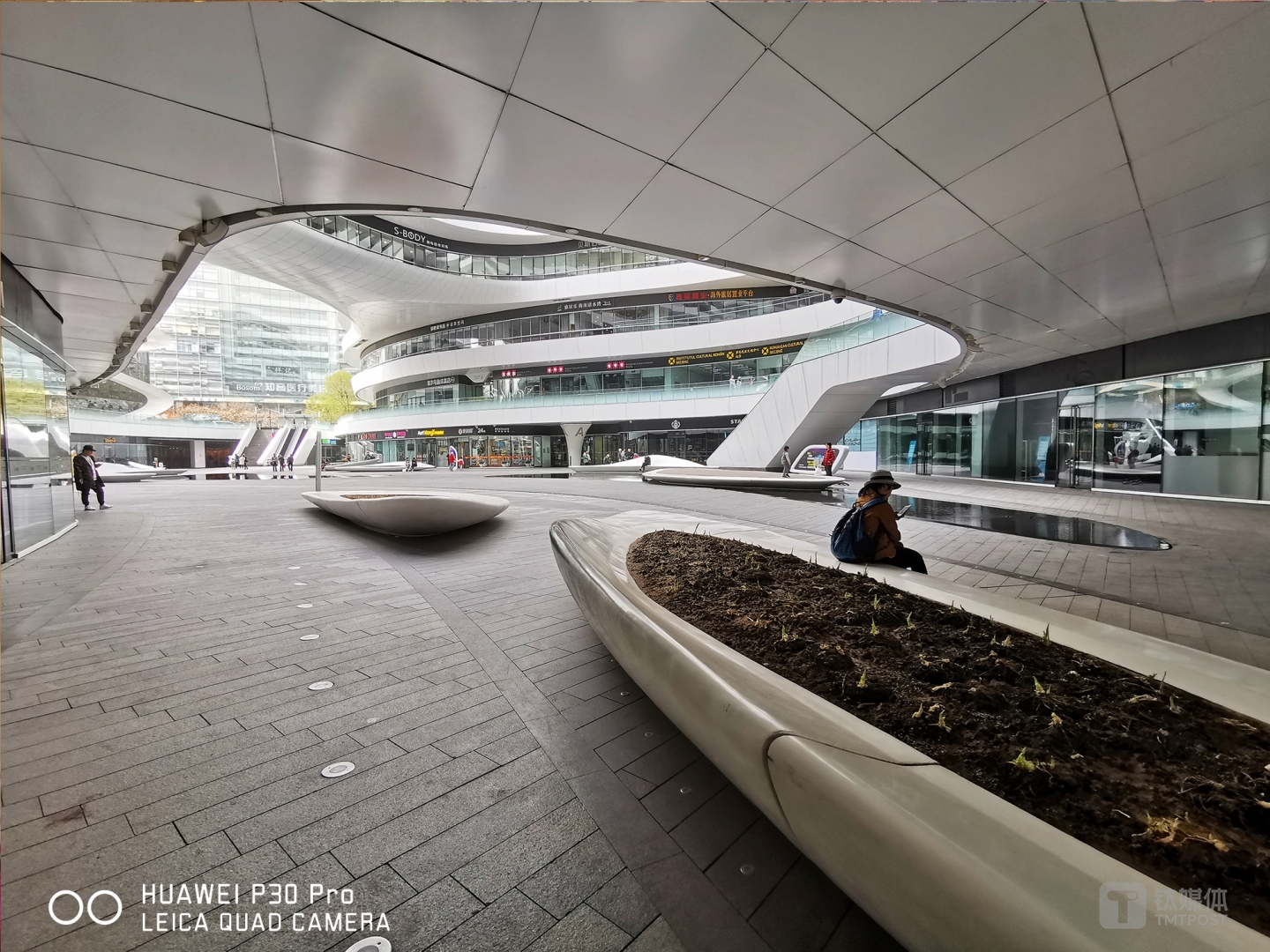 更多样张 焦距：4.36mm 光圈：f/1.8 快门速度：1/25s ISO:194