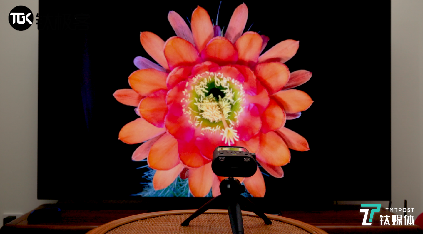 自发光优势带来了更高对比度