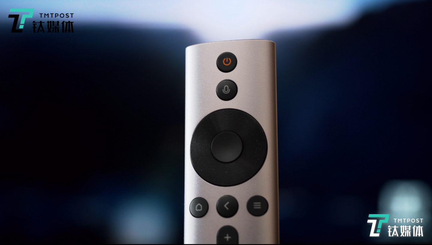 遥控器保留了语音按键