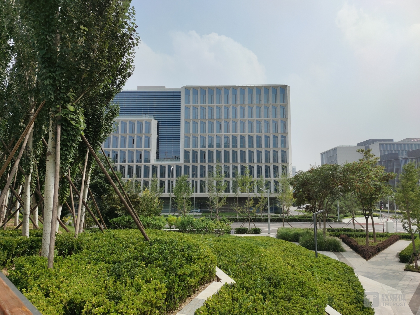 更多样张：焦距：24mm 光圈：f/1.85 快门速度：1/2923 ISO：50