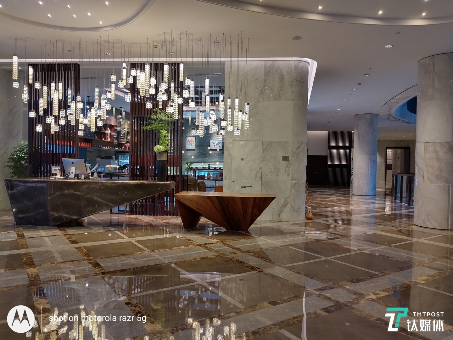 moto razr 5G-样张2