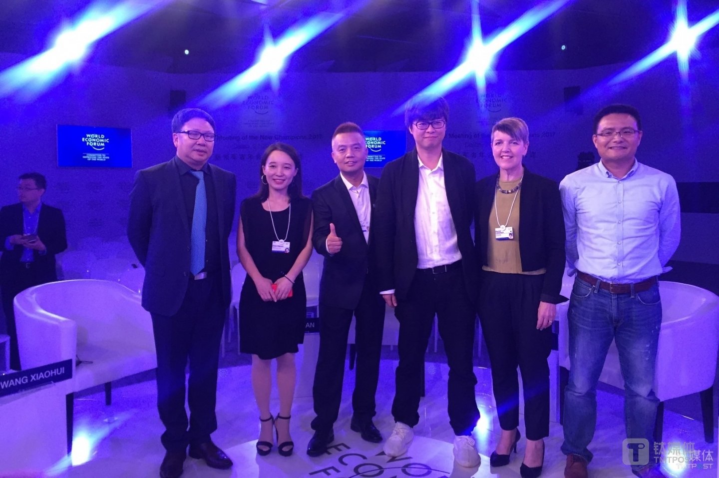 From left to right: Wu Bofan, president of Beijing Bofanstime Media Co., Ltd, Zhao Hejuan, founder and CEO of TMTPost, Wang Xiaohui, Chief Content Officer of iQiyi, Ying Shuling, CEO of Yingxiong Entertainment, Rachel Catanach, president of Fleishman Hillard’s China operations and Zhang Chi, vice president of China Cultural Industry Fund.