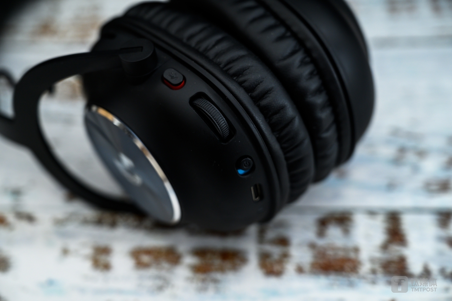 底部高集成度的按键设计