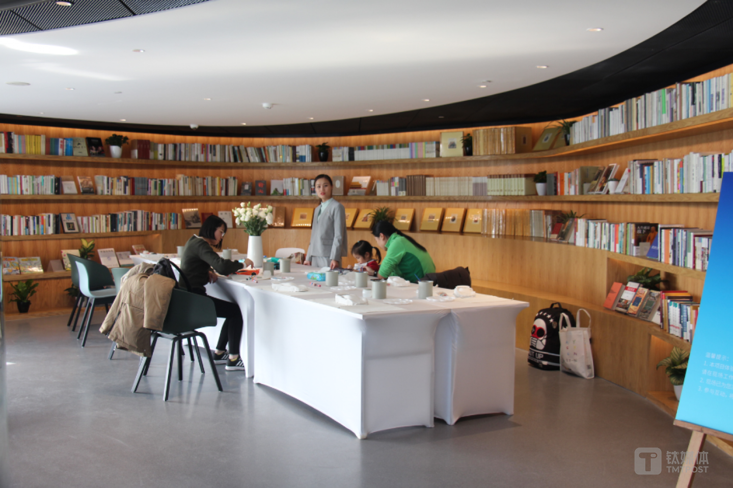 二楼展厅的手工制作区域