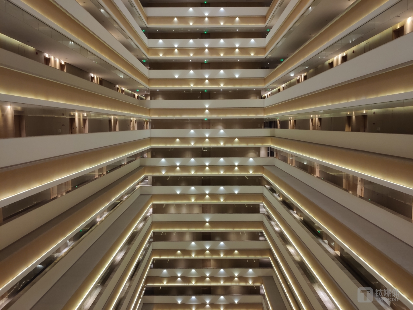 快门速度：1/160 秒、ISO：112、焦距：4.77 毫米、光圈：f/1.75