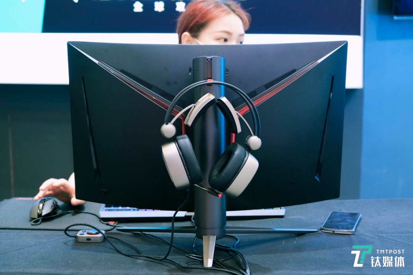 海信硬派电竞显示器