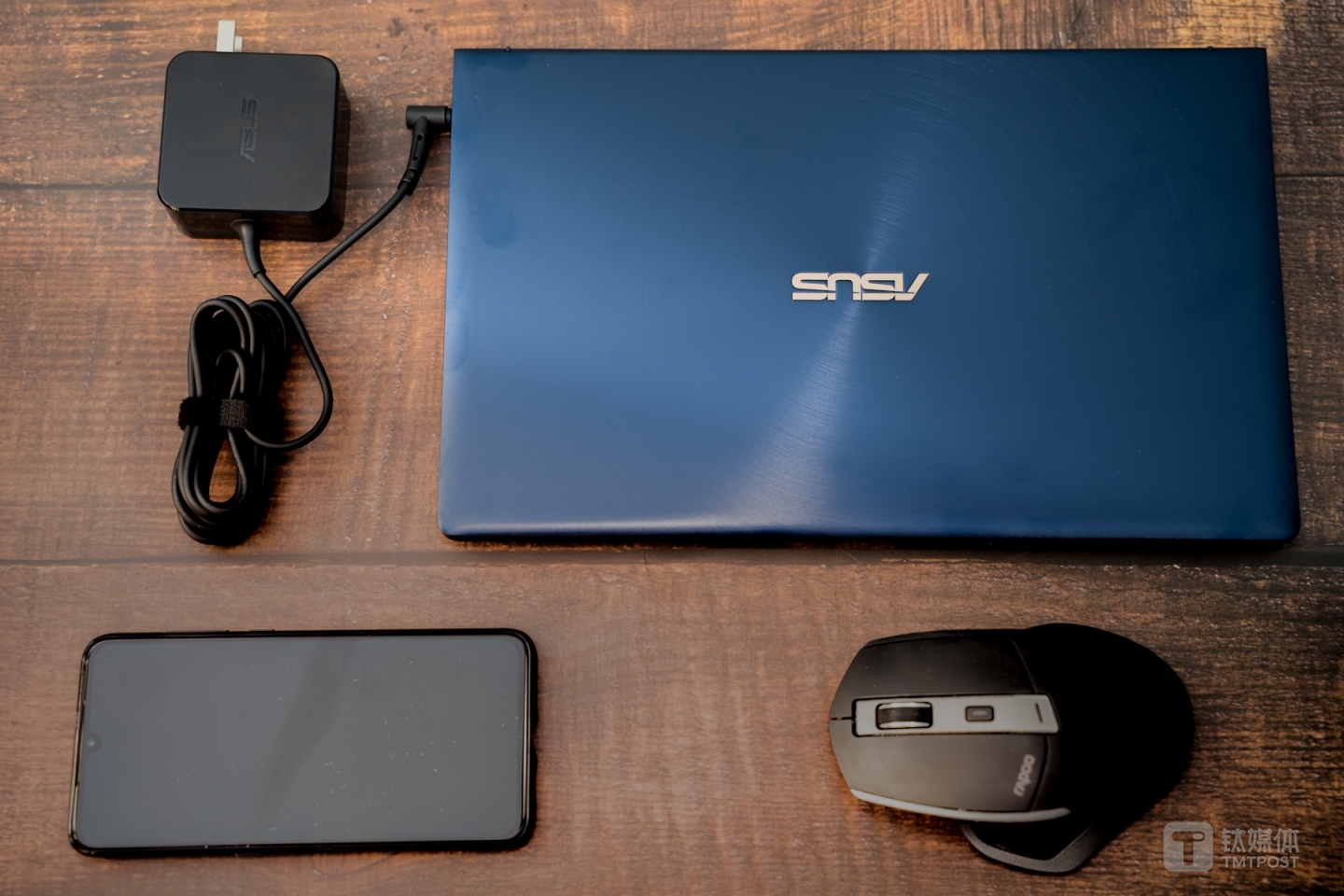 作为一整套出差设备，小巧是很重要的因素