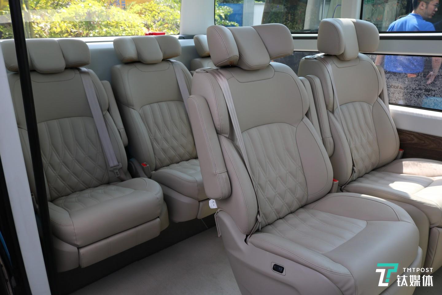 宇通智能巴士内饰布局