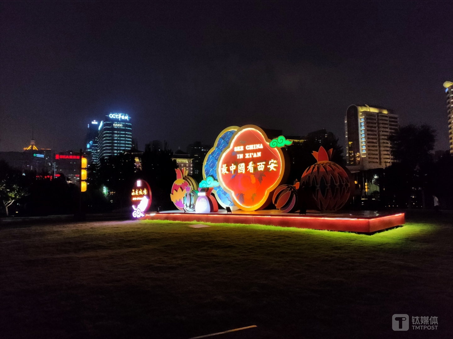 焦距：1.66毫米 光圈：f/2.2 快门：1/30 秒 ISO：1500