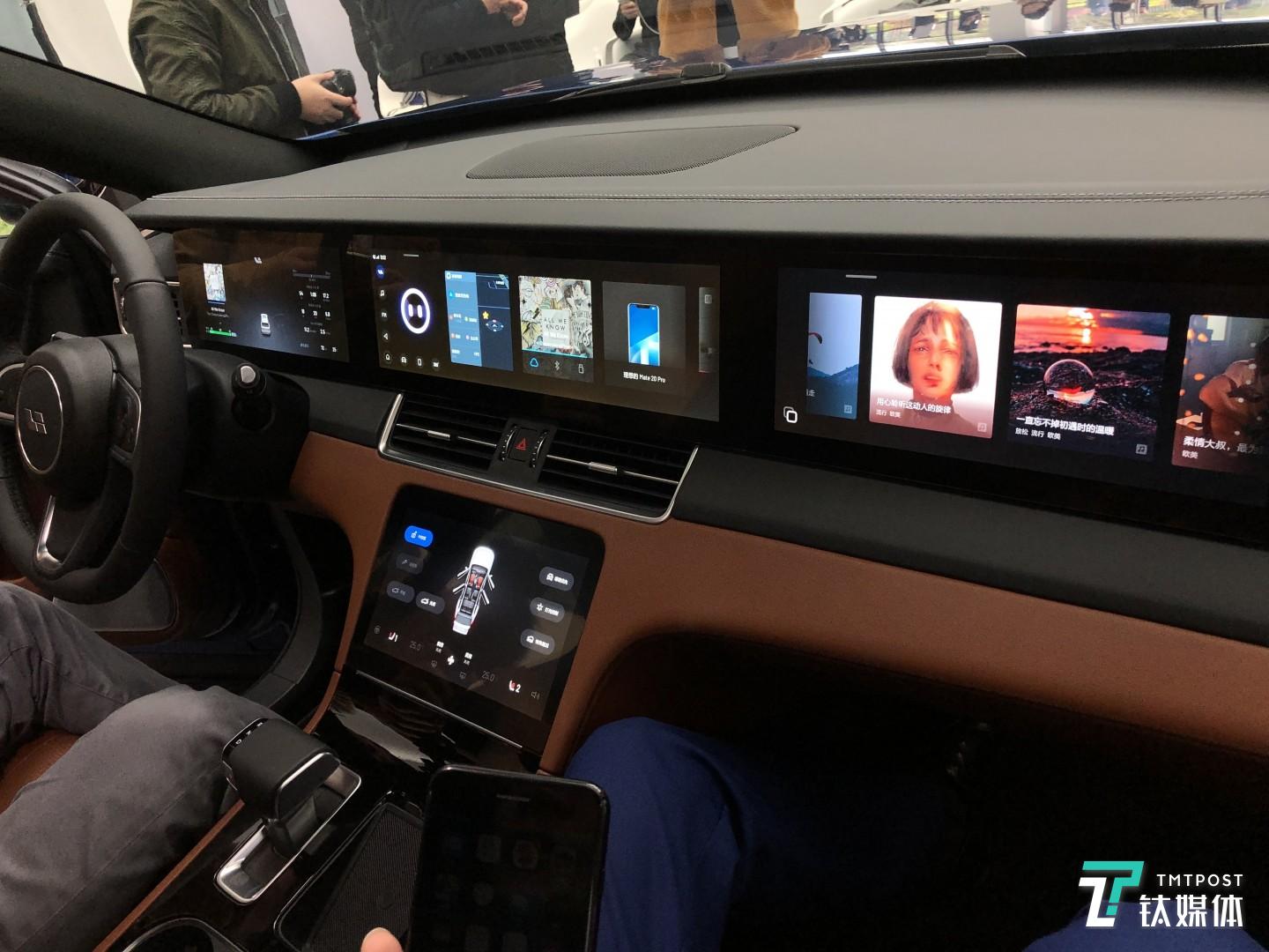 理想ONE中控4屏设计