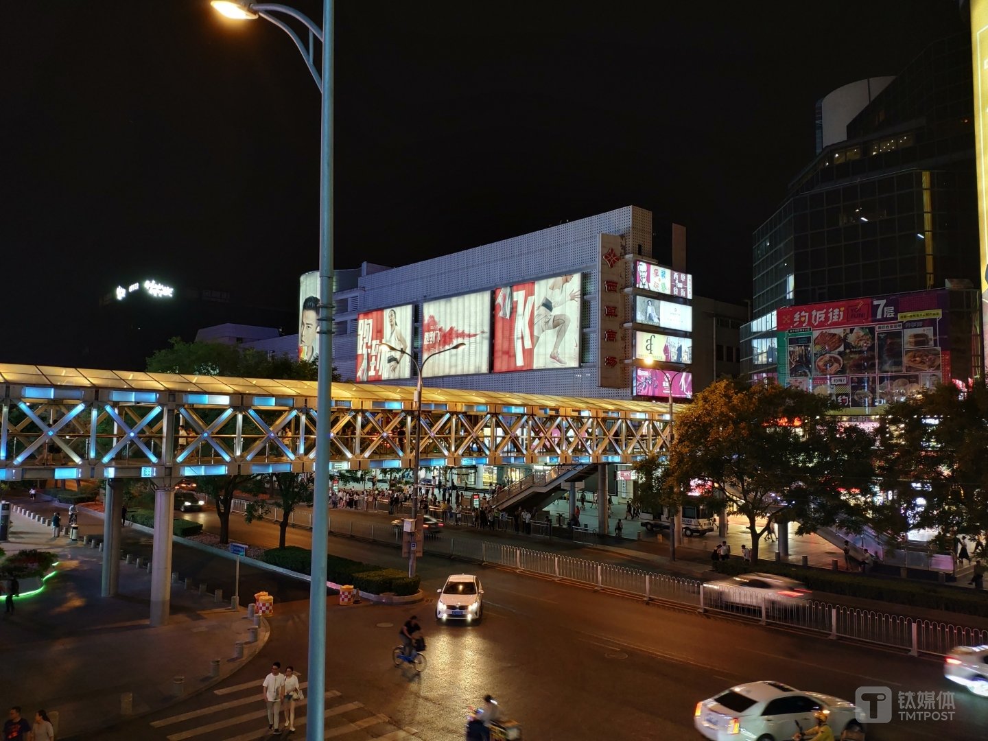 夜景样张2-焦距:4.216mm,光圈:f1.8,快门速度:1/20