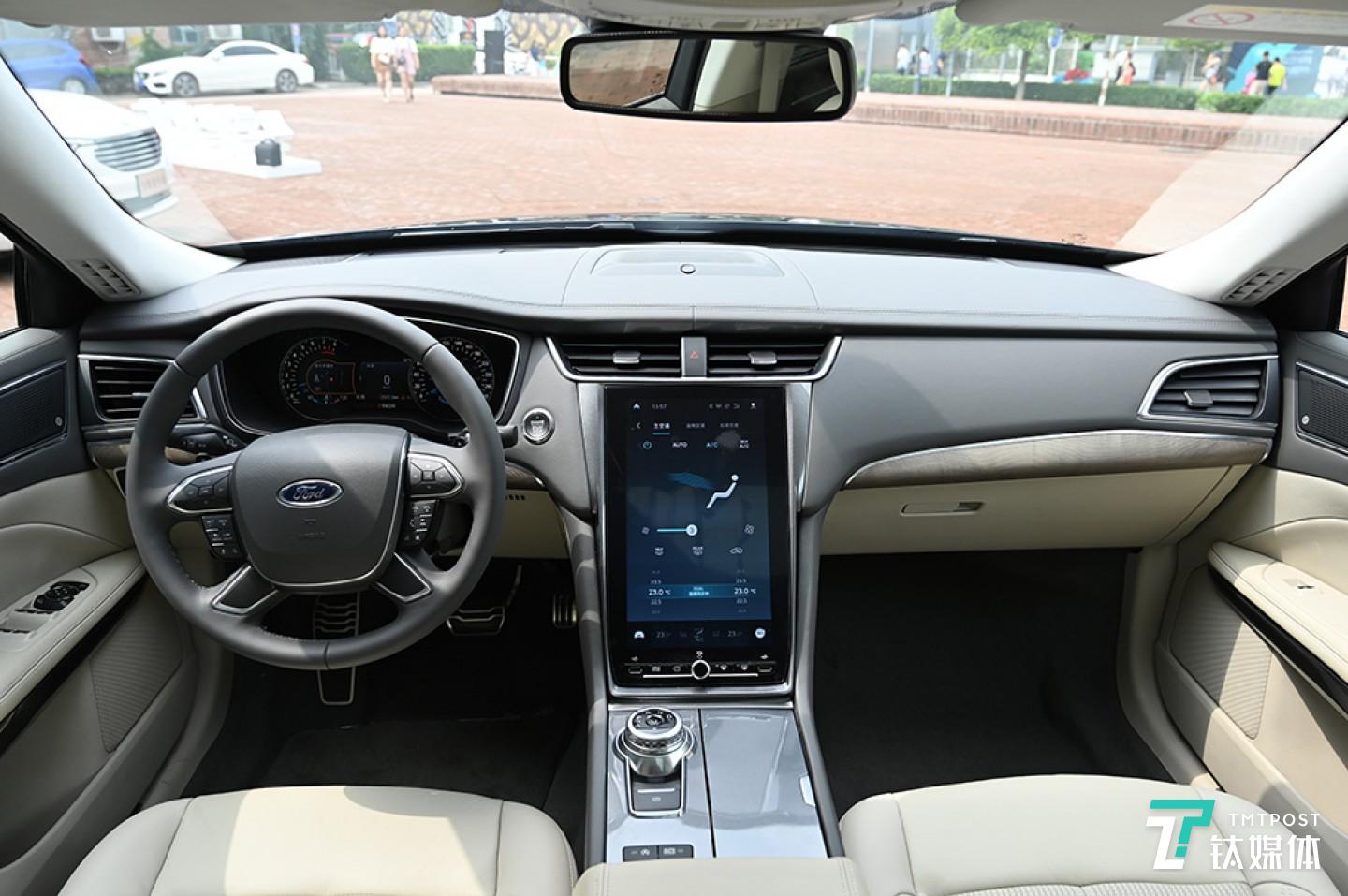 北汽绅宝智行内饰