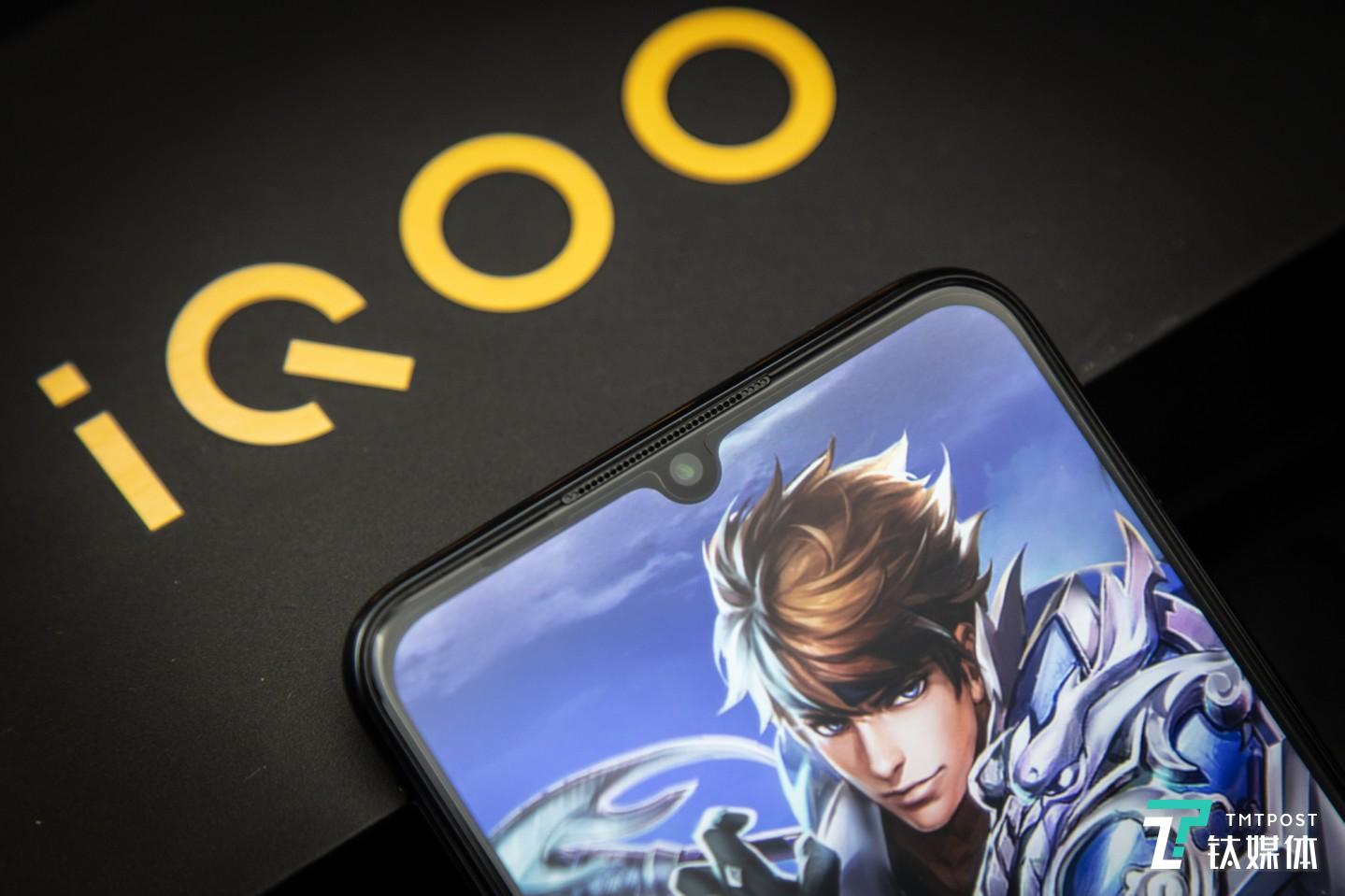 双核1200万像素前置摄像头