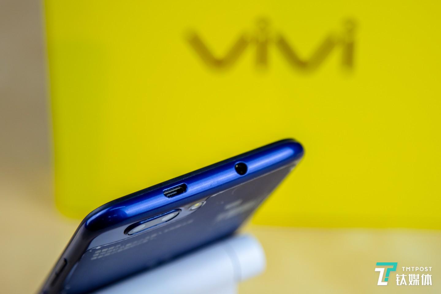 独具匠心的顶部接口