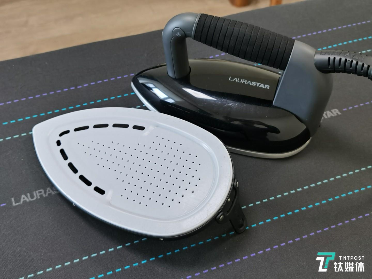 智能熨斗和可以套上的活动底板