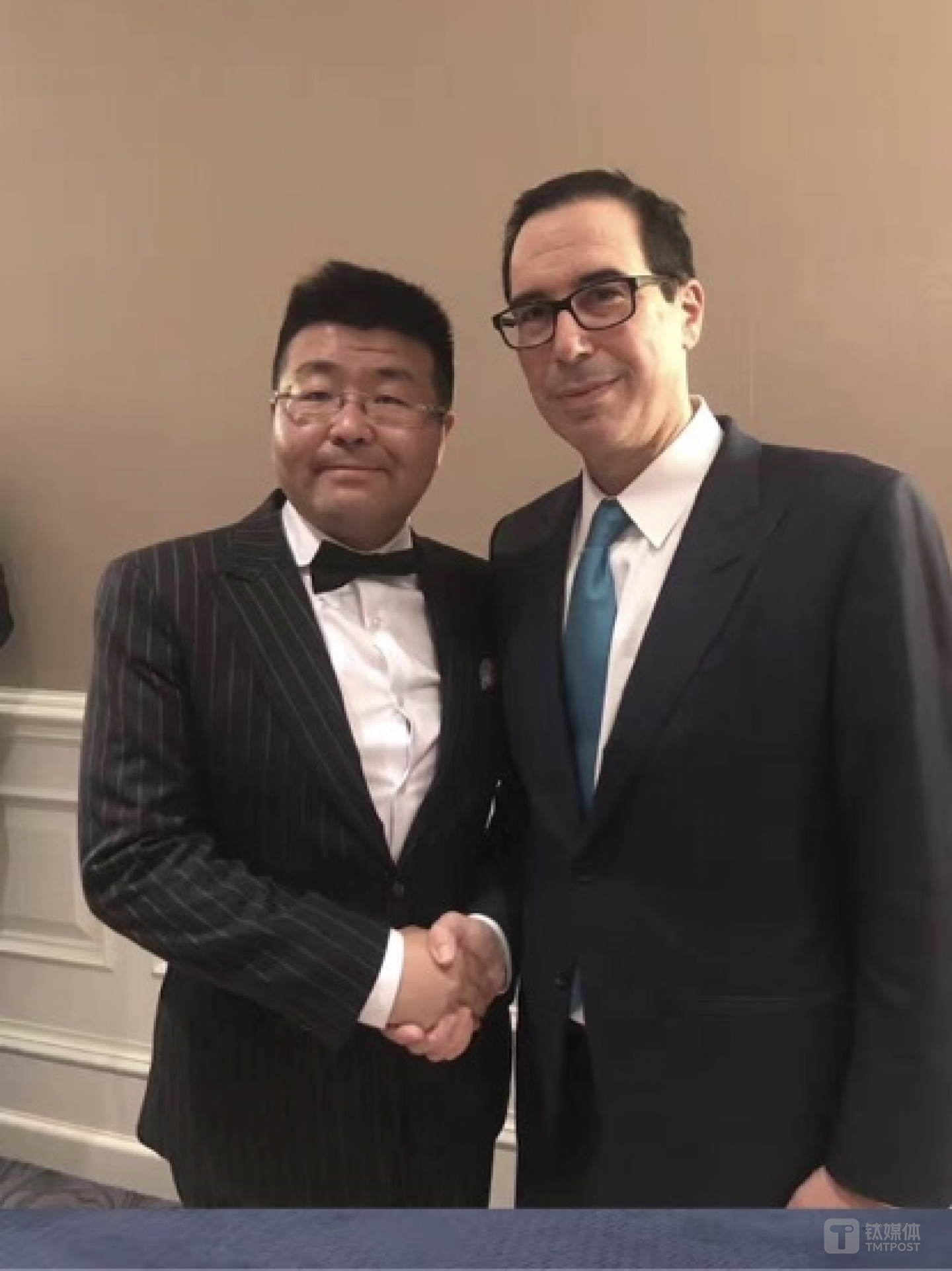网红商学院及红榜创始人丁辰灵 和美国财政部长史蒂芬&middot;努钦合影