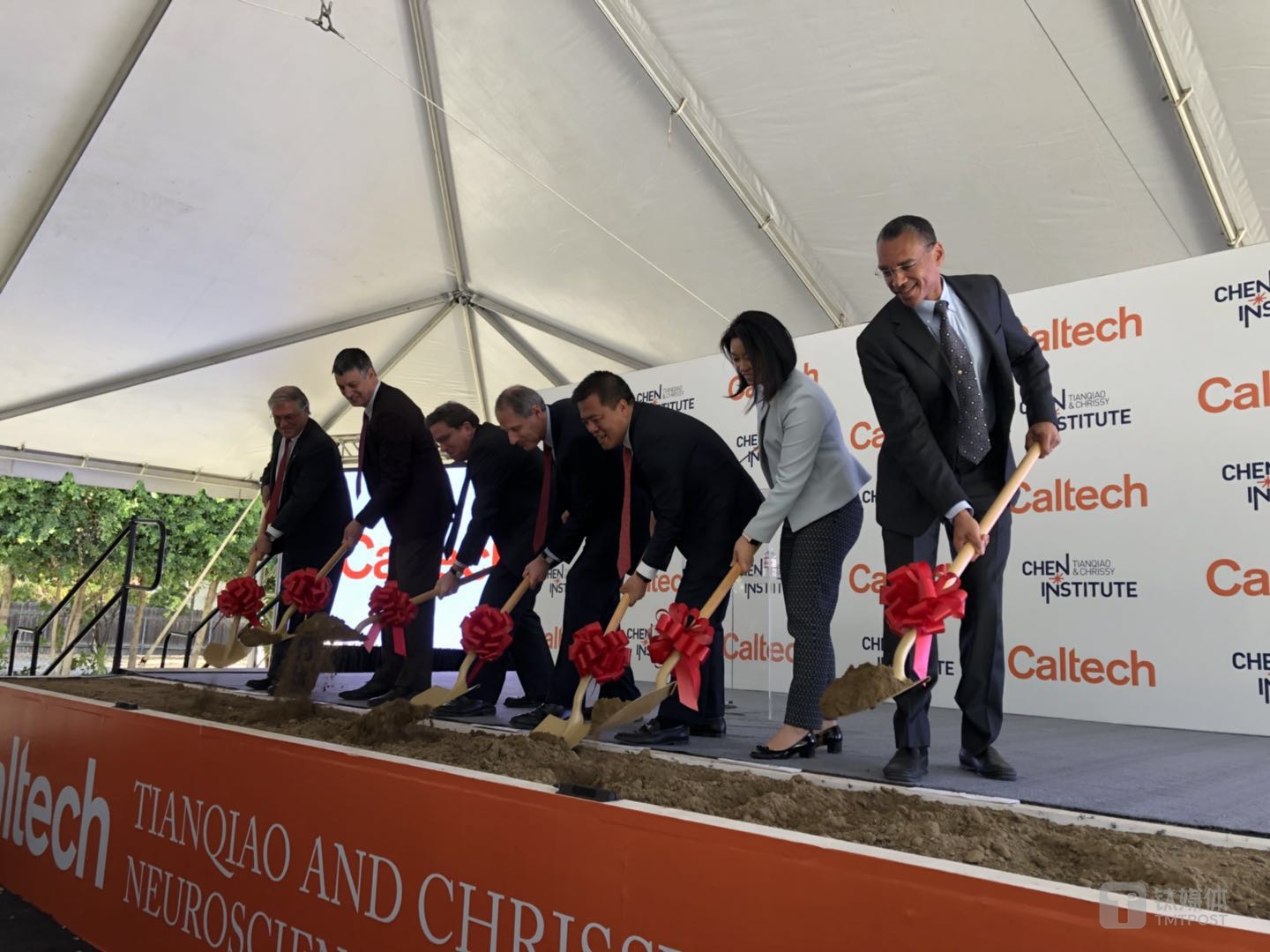 加州理工学院陈天桥雒芊芊脑科学研究院举行奠基仪式
