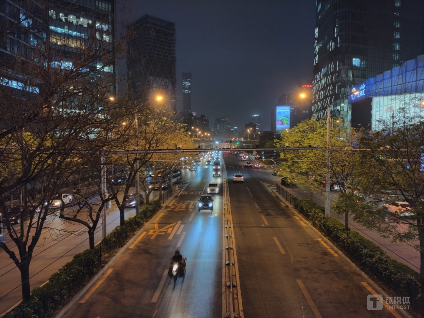 更多样张 焦距：mm 光圈：f/ 快门速度：1/s ISO: