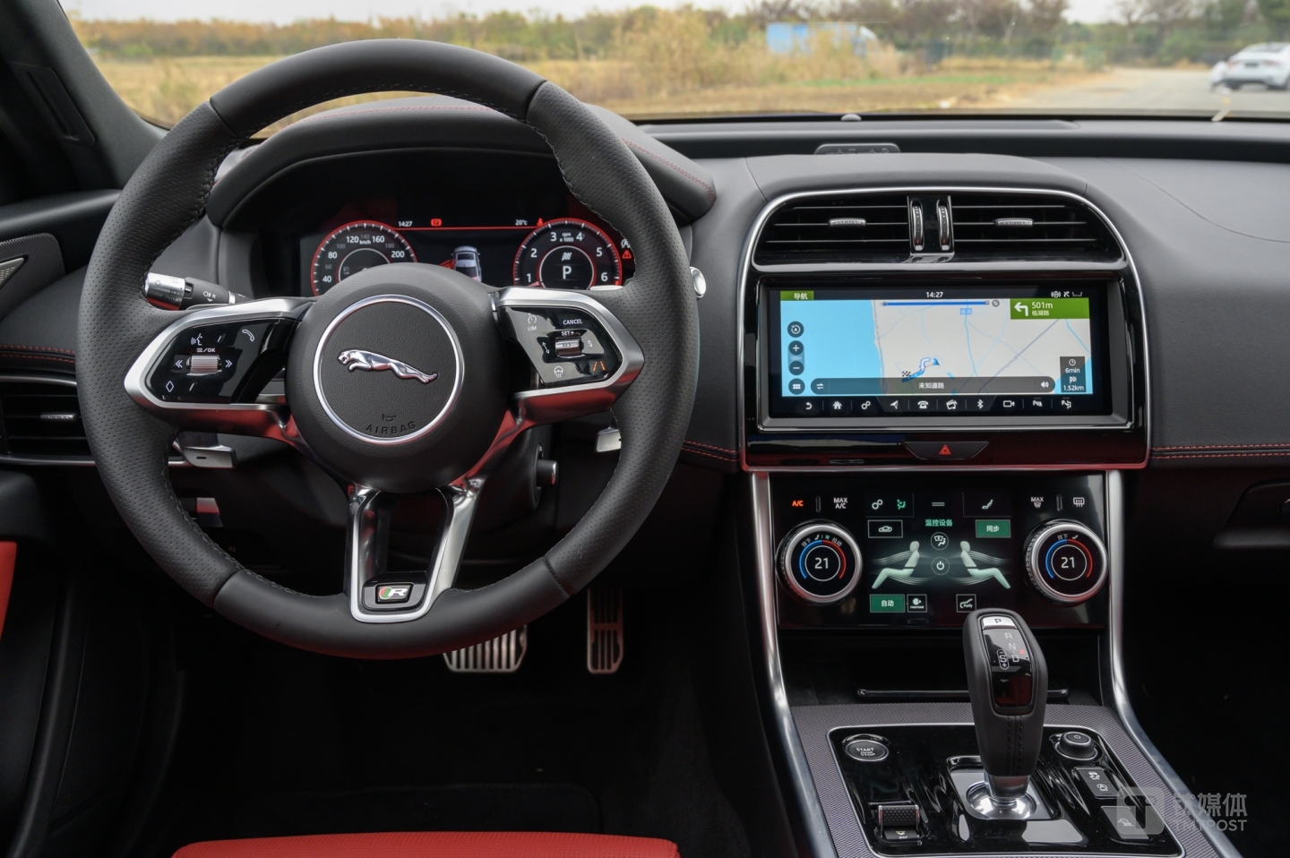 五屏联动人机交互系统