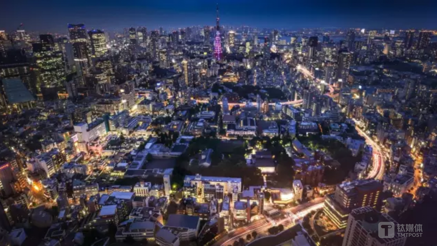 据&nbsp;2014&nbsp;年统计数据，超大型城市东京的人口密度为&nbsp;6106&nbsp;人/平方公里，高于北京的&nbsp;1311&nbsp;人/平方公里。