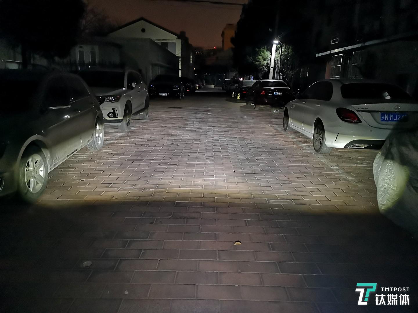 夜晚亮度和视野宽度都非常够