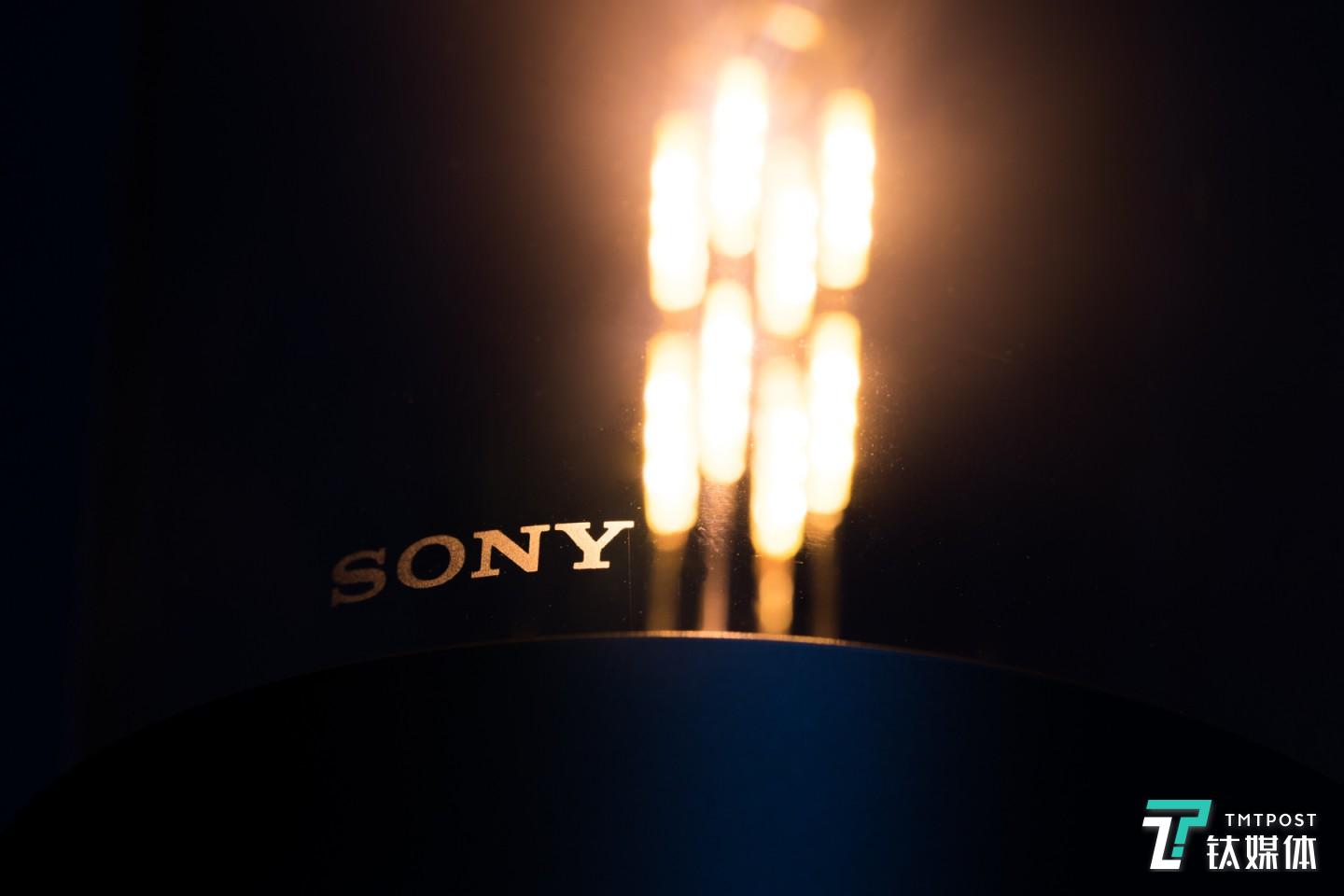 这一块玻璃都是高音单元，这点很SONY