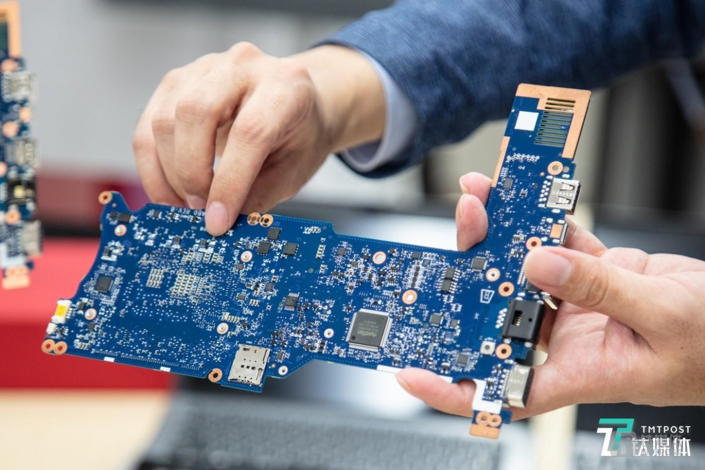 轻薄笔记本中的PCB结构