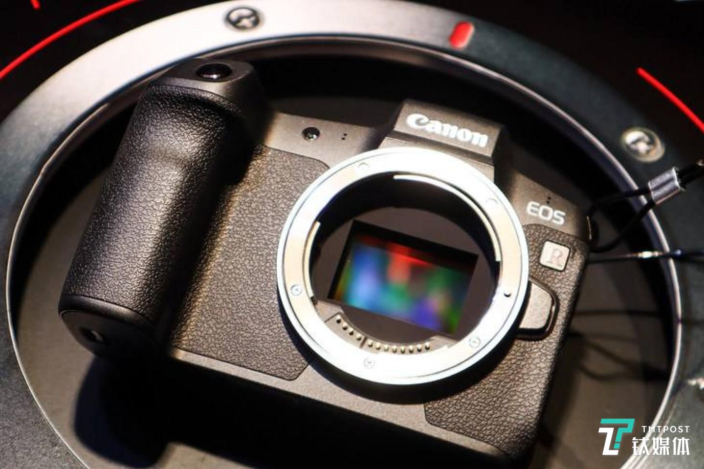 佳能专微采用最新EOS R系统