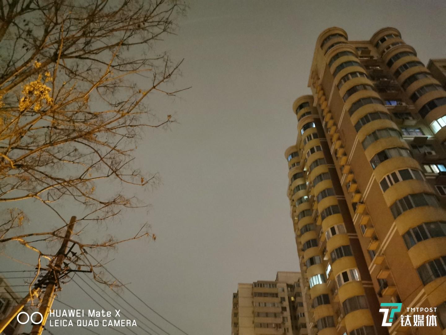 主摄-开启夜景增强-焦距:5.58mm，光圈：f/1.8，快门：0.06s