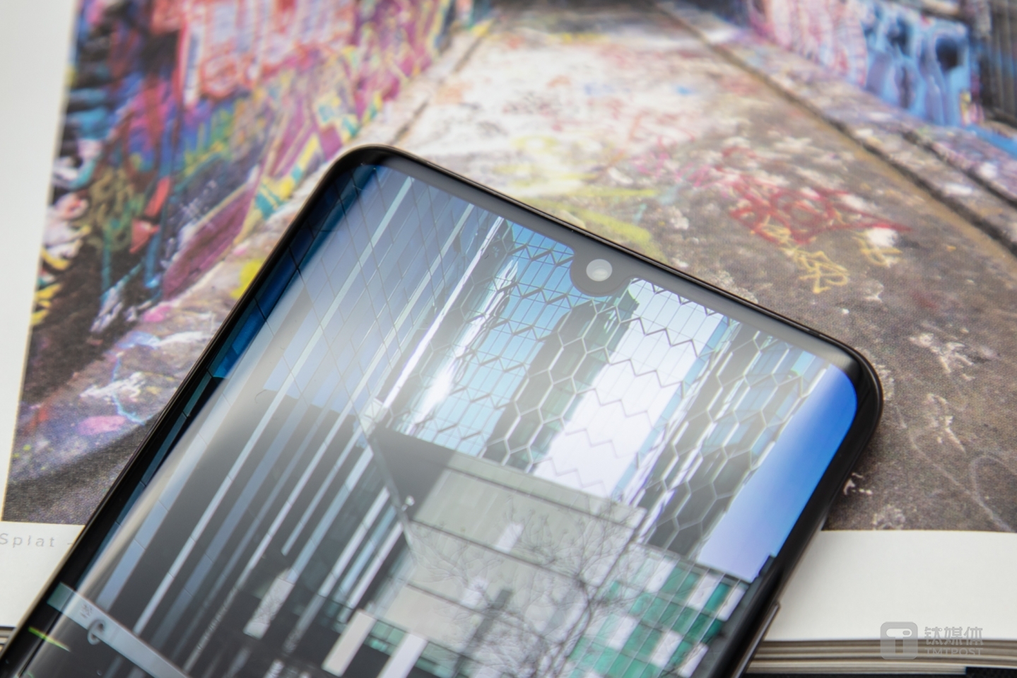 3200万像素前置摄像头