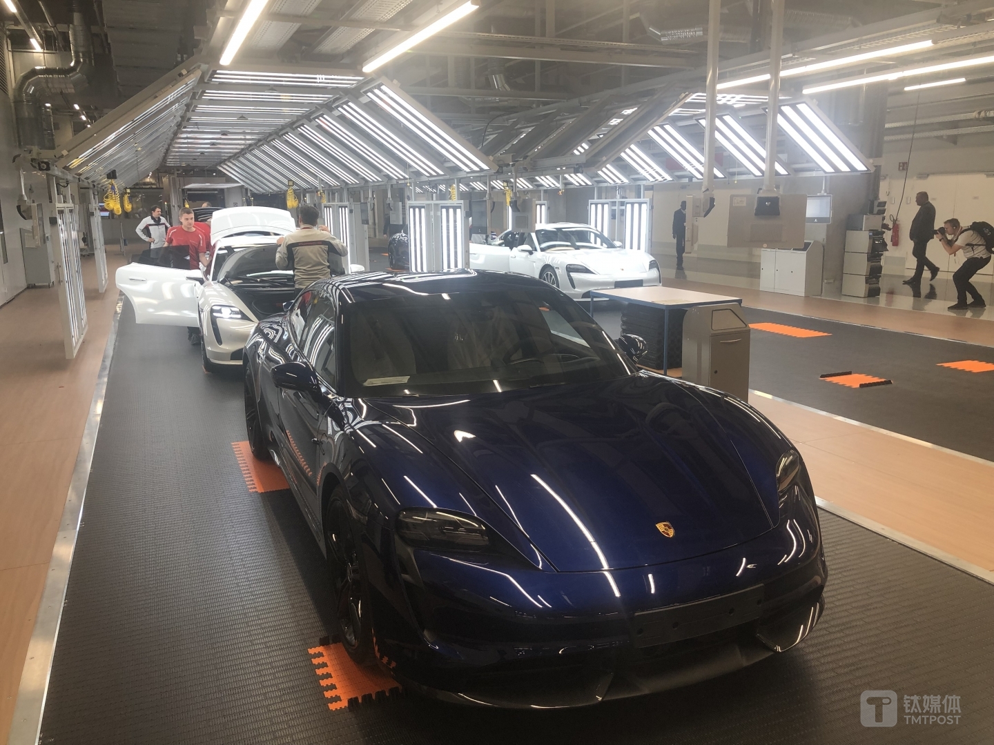 Taycan在祖文豪森工厂正式下线（现场图）