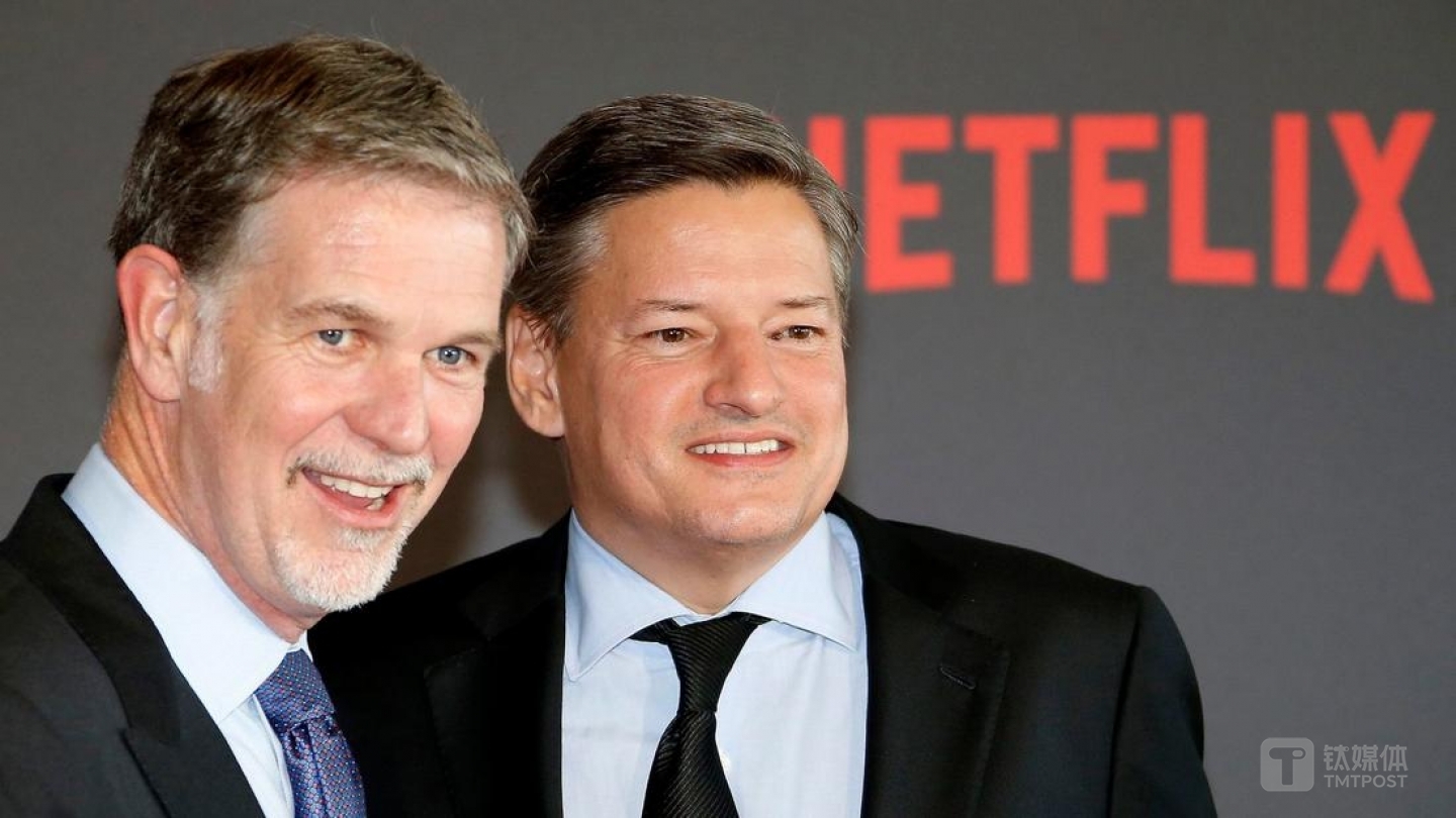 Netflix co-founder and CEO Reed Hastings, left, and Chief Content Officer Ted Sarandos in 2016. (Guillaume Horcajuelo / EPA)