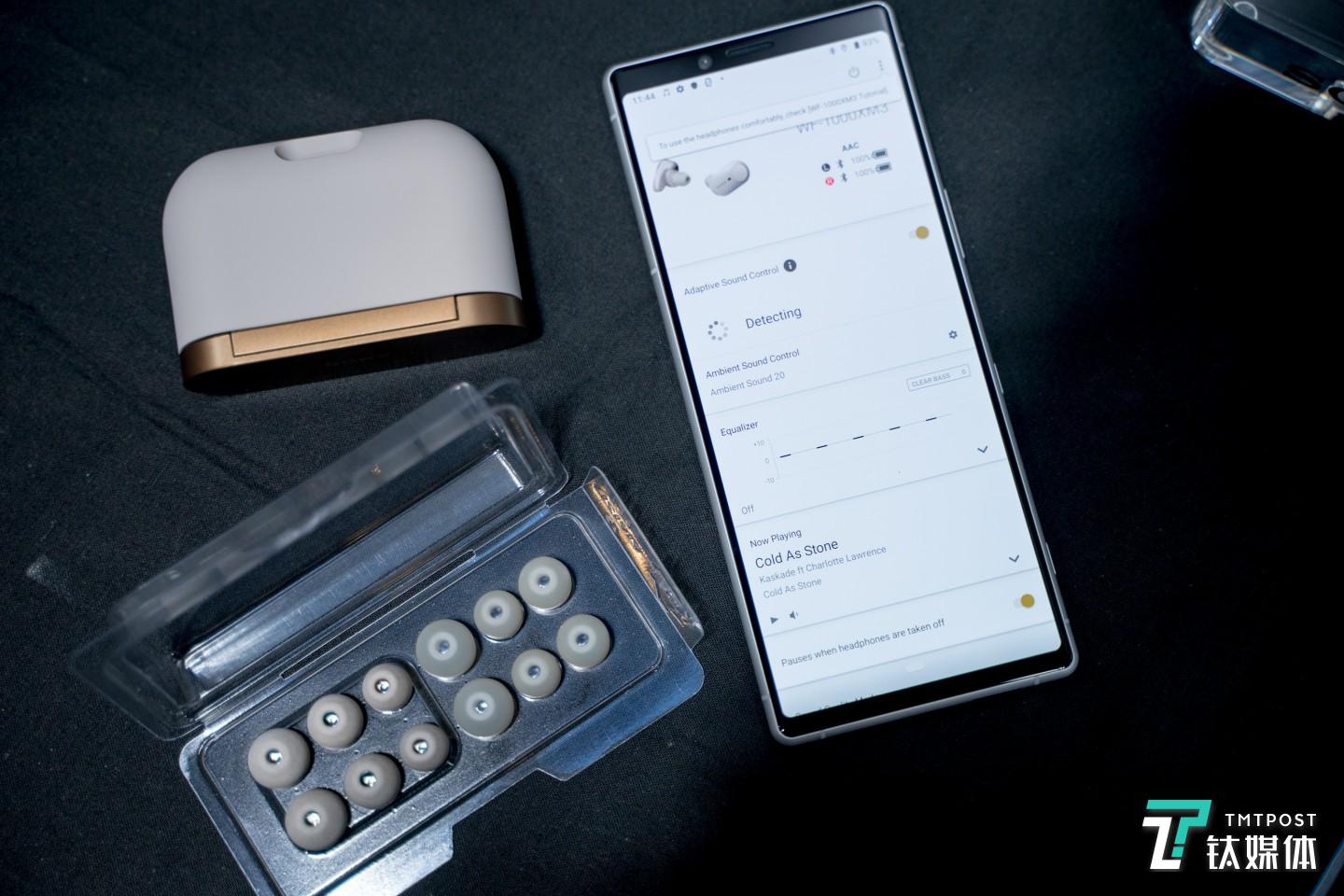 初次佩戴一定要调整为适合的耳机套