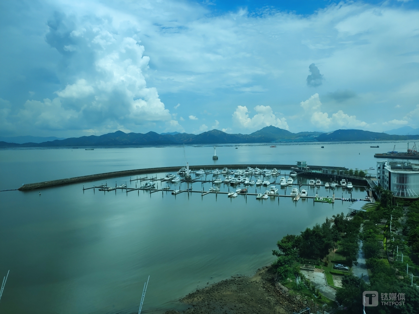 快门速度：1/1250 秒、ISO：112、焦距：4.77 毫米、光圈：f/1.75