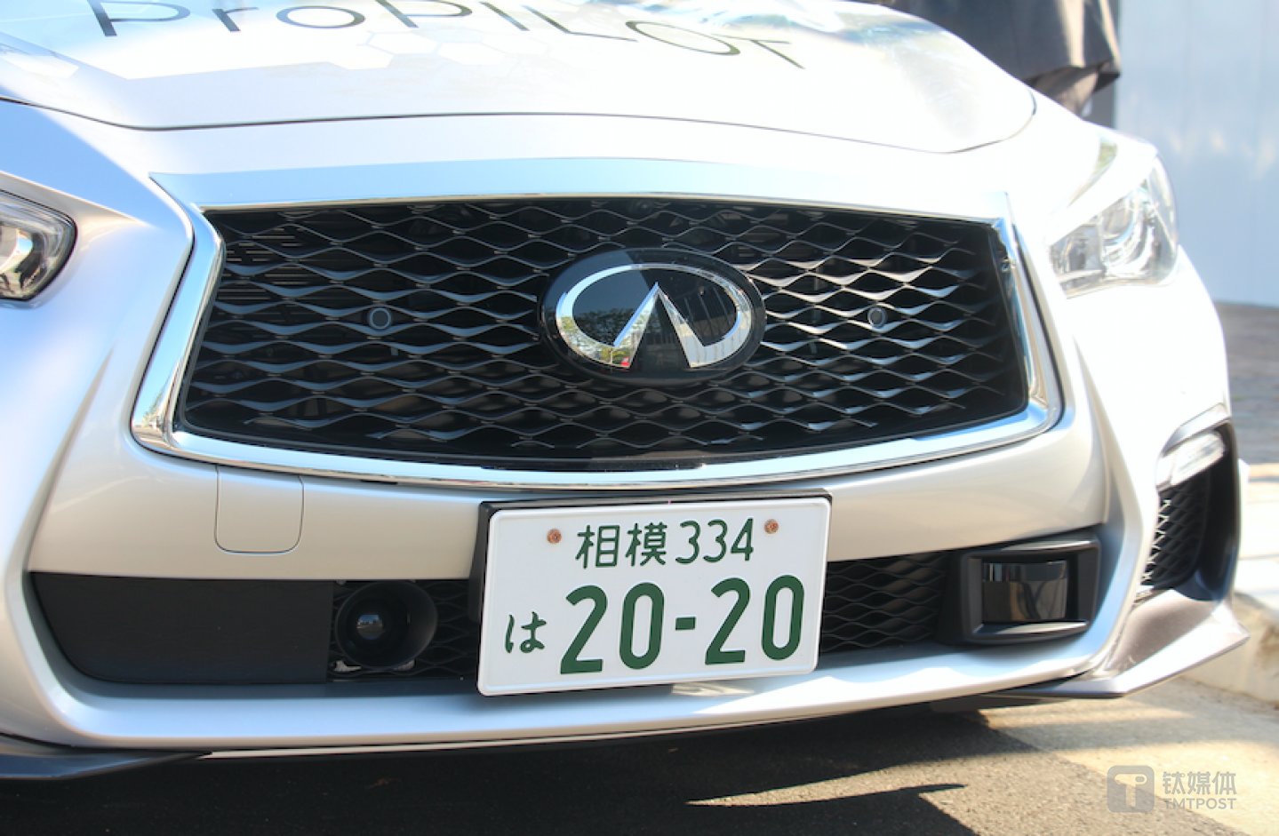 車身前部的毫米波雷達(dá)和激光雷達(dá)