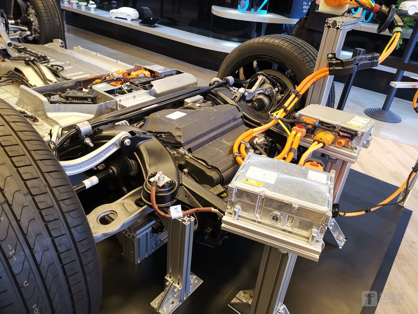 后悬架采用多连杆