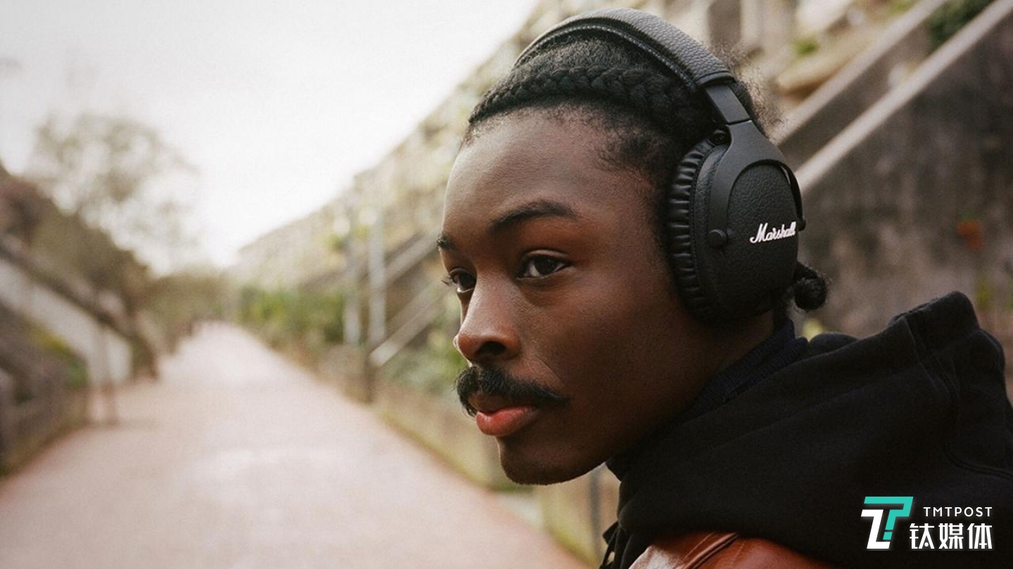 官方佩戴展示图